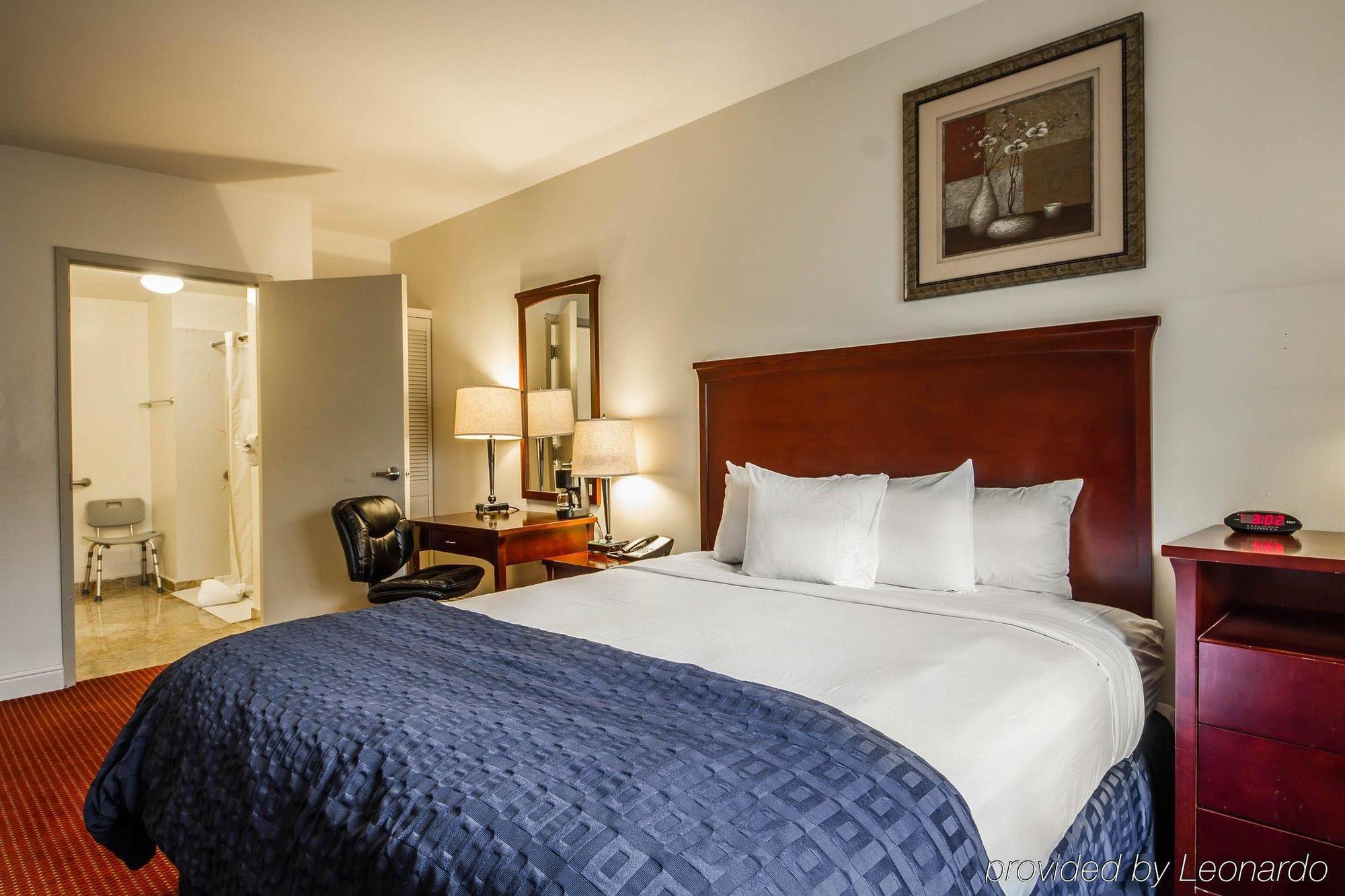 Ramada By Wyndham Oakland Downtown City Center Exterior foto