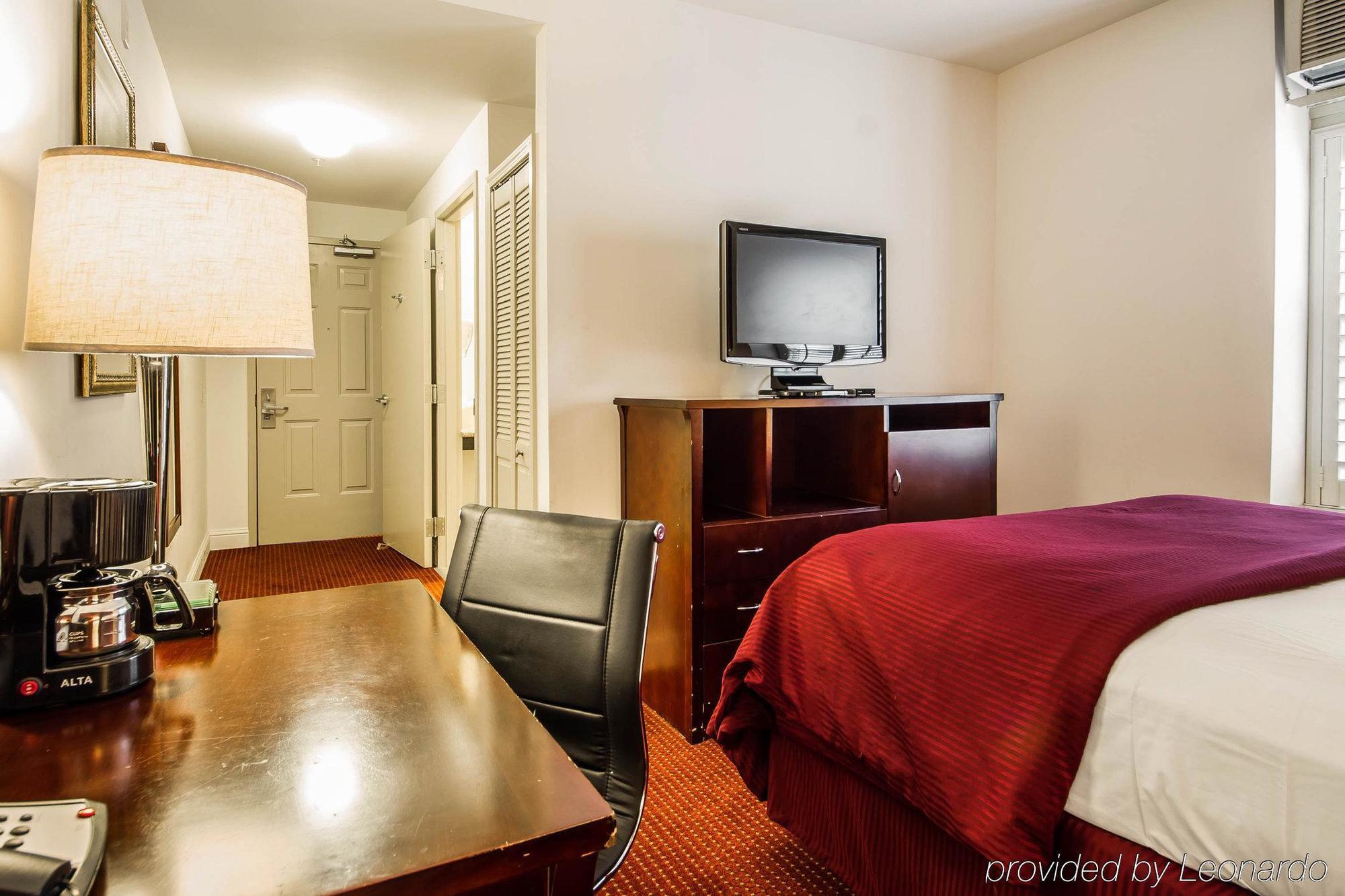 Ramada By Wyndham Oakland Downtown City Center Exterior foto