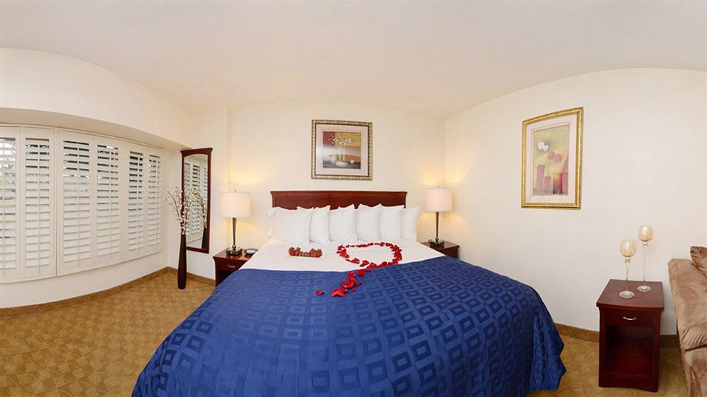 Ramada By Wyndham Oakland Downtown City Center Exterior foto